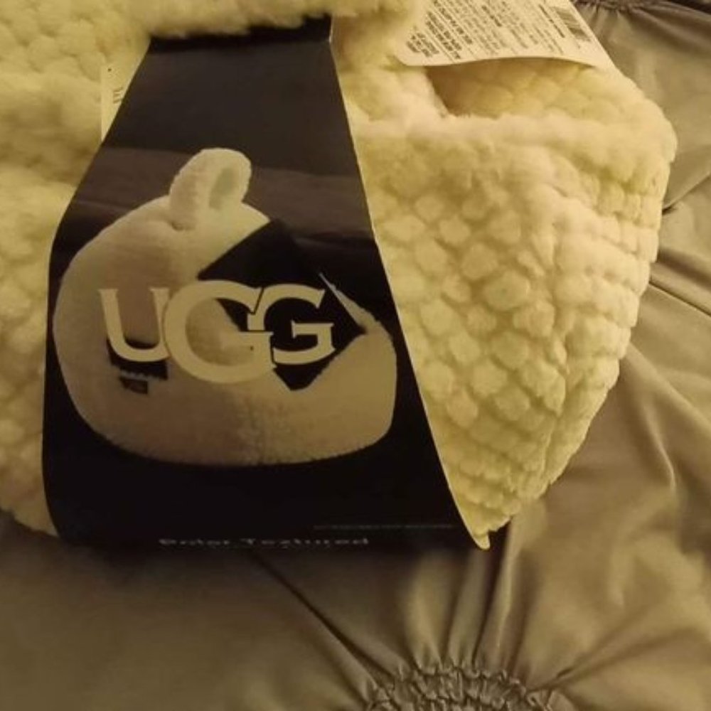 Ugg Polar Textured Tablet Pouf